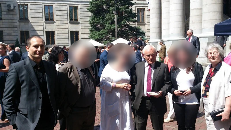 Jarosław Chełstowski (pierwszy od lewej), Zofia Bąbczyńska-Jelonek (pierwsza od prawej) i Leszek Miller (w środku). Fot. za Wykop.pl