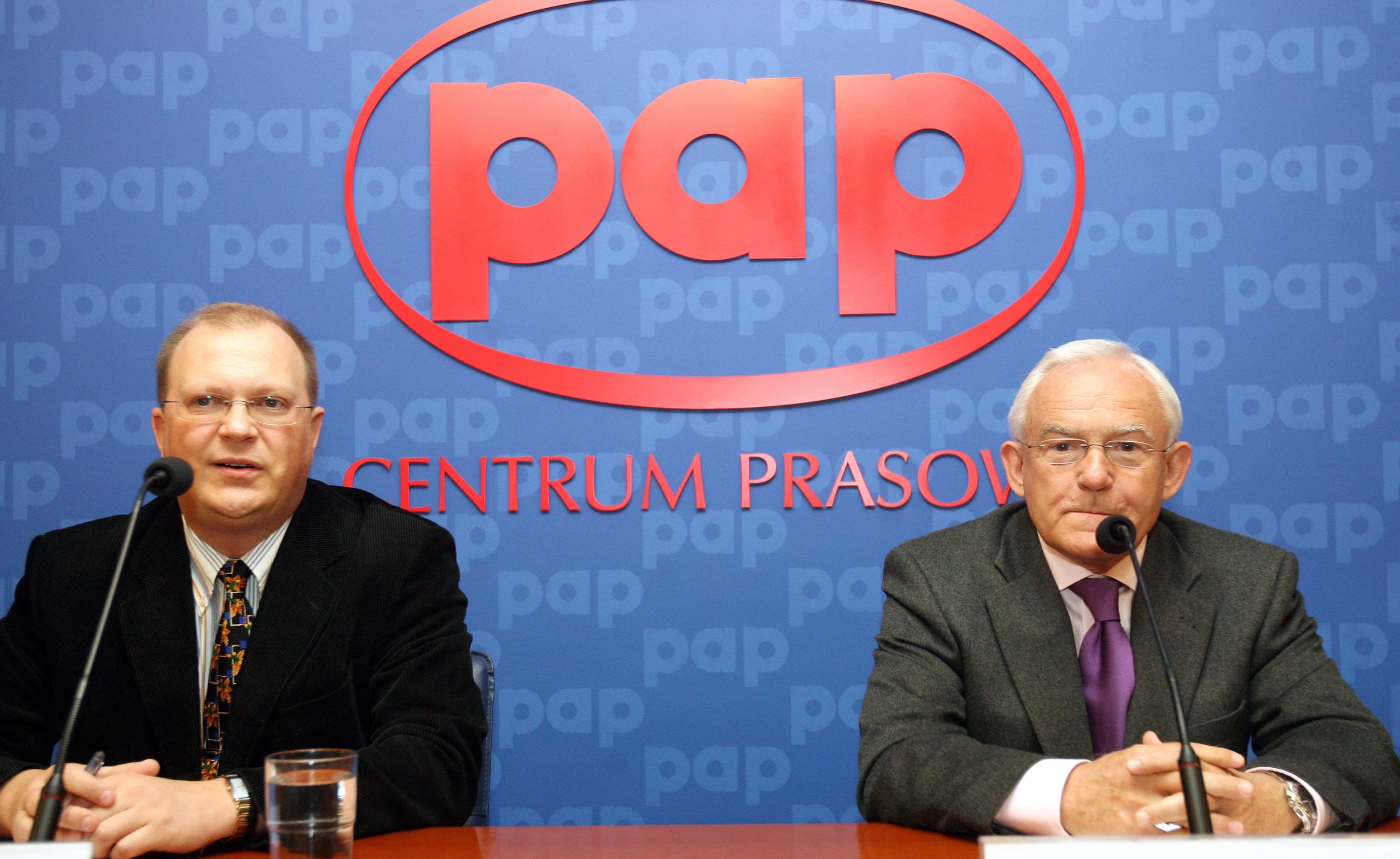Leonid Swiridow i Leszek Miller, fot. Radek Pietruszka / PAP
