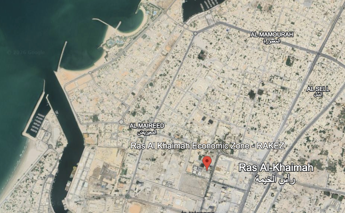 Widok z lotu ptaka na strefę ekonomiczną Ras Al Khaimah (Rakez) w Zjednoczonych Emiratach Arabskich. Źródło: Zrzut ekranu/Google Earth Pro/AirbusData SIO, NOAA, Marynarka Wojenna Stanów Zjednoczonych, NGA, GEBCO