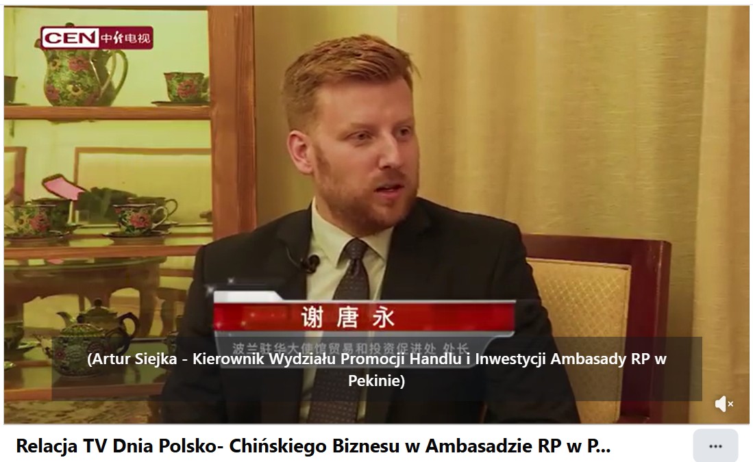 Dzień Polsko-Chińskiego Biznesu w Chinach. Artur Siejka jako kierownik państwowej placówki przy Ambasadzie RP w materiale chińskich mediów / Źródło: https://www.facebook.com/watch/?v=890669174441601