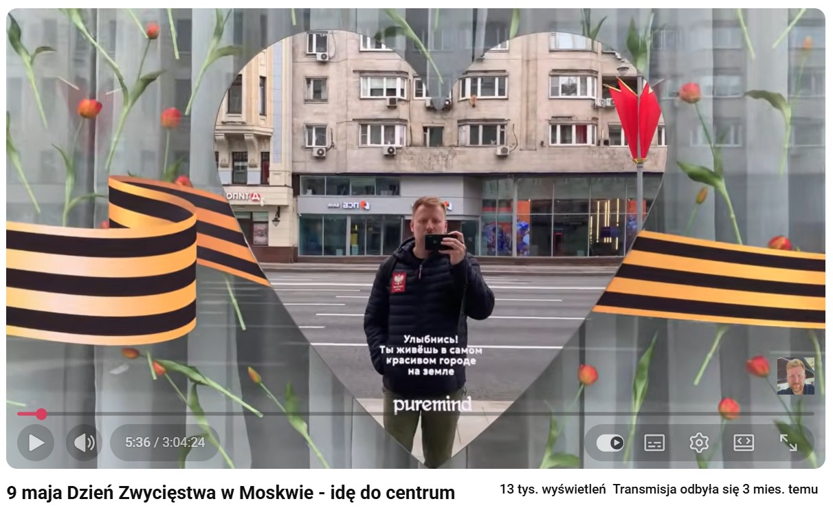 Siejka relacjonuje obchody Dnia Zwycięstwa. Wstążka św. Jerzego w moskiewskiej witrynie, polski orzełek na piersi / Źródło: https://www.youtube.com/watch?v=IDRWX0RhpxQ